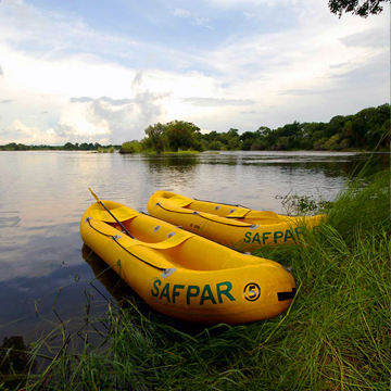 Victoria Falls Multi Day Rafting victoria-falls-waterfront-canoe-safari-camping.jpg (160 KB)